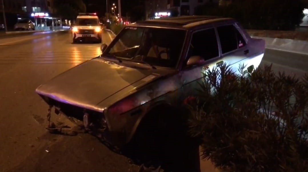 Balıkesir&rsquo;de alkoll&uuml; ve ehliyetsiz s&uuml;r&uuml;c&uuml; kaza yaptı
