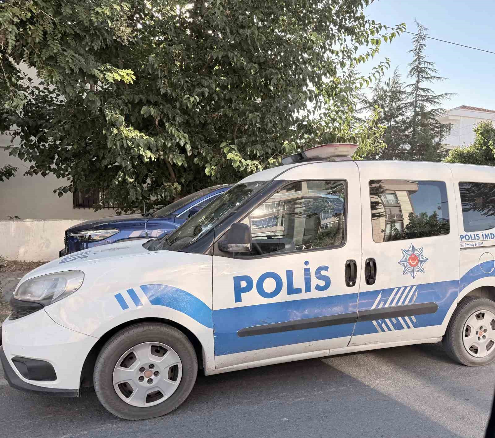 Evinin önünde silahlı saldırıya uğrayan şahıs yaralandı