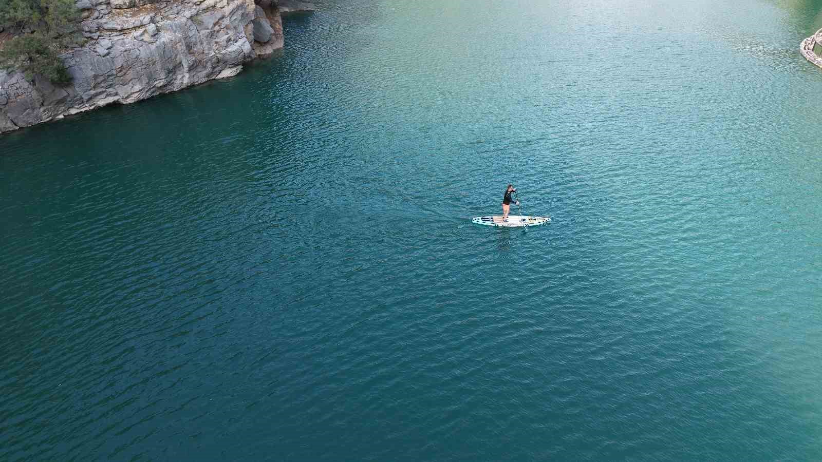 Adana&rsquo;da paddle board heyecanı: Sporcuların keşfettiği vadinin yeni cazibe merkezi olması hedefleniyor
