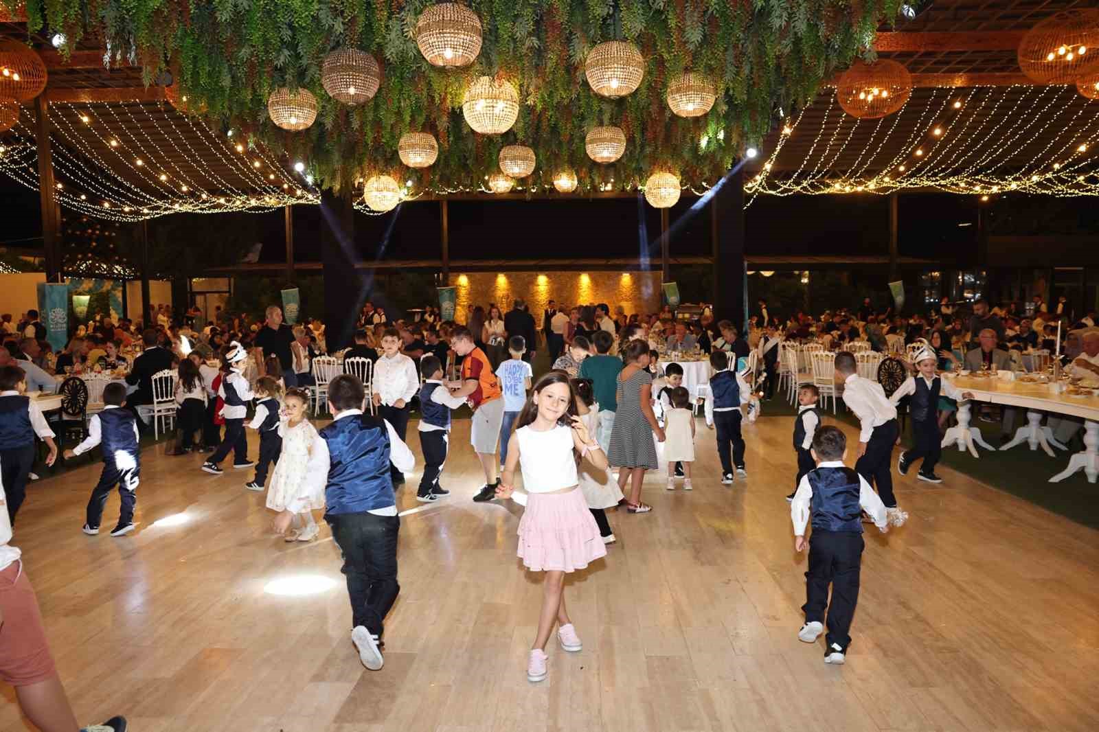 Nil&uuml;ferli &ccedil;ocuklara s&uuml;nnet ş&ouml;leni
