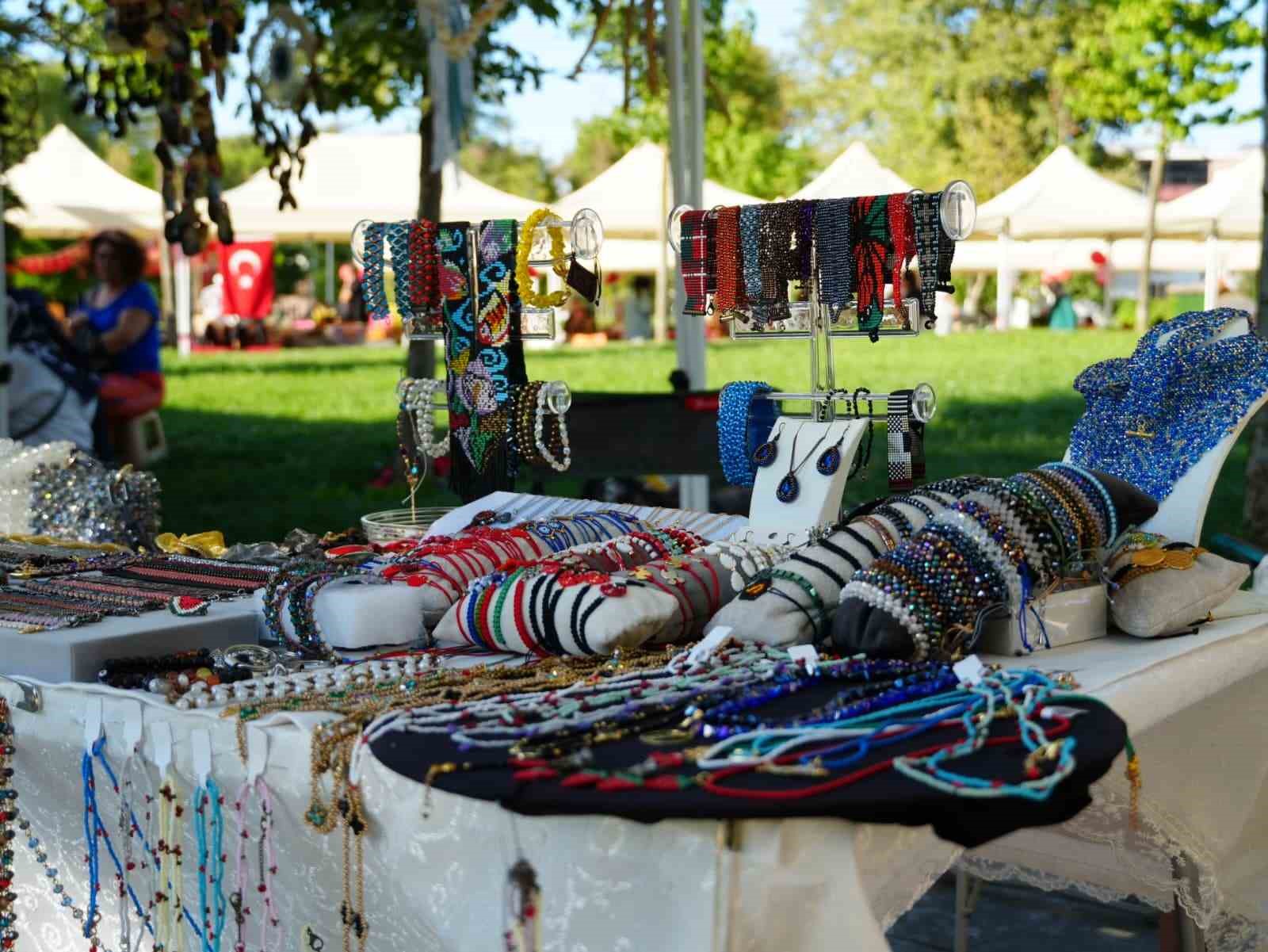 Düzce Üretim Şenlikleri, "30 Ağustos" temasıyla Millet Bahçesi’nde başladı