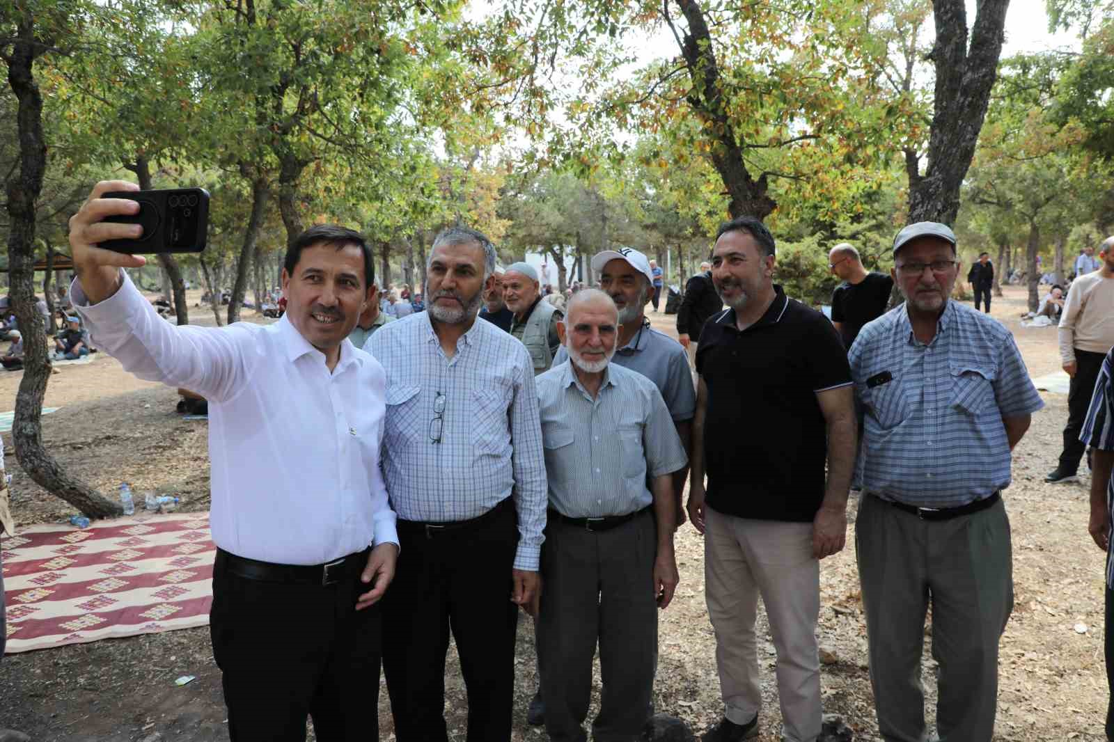 Beyşehir’de Karataylı emekliler piknikte buluştu