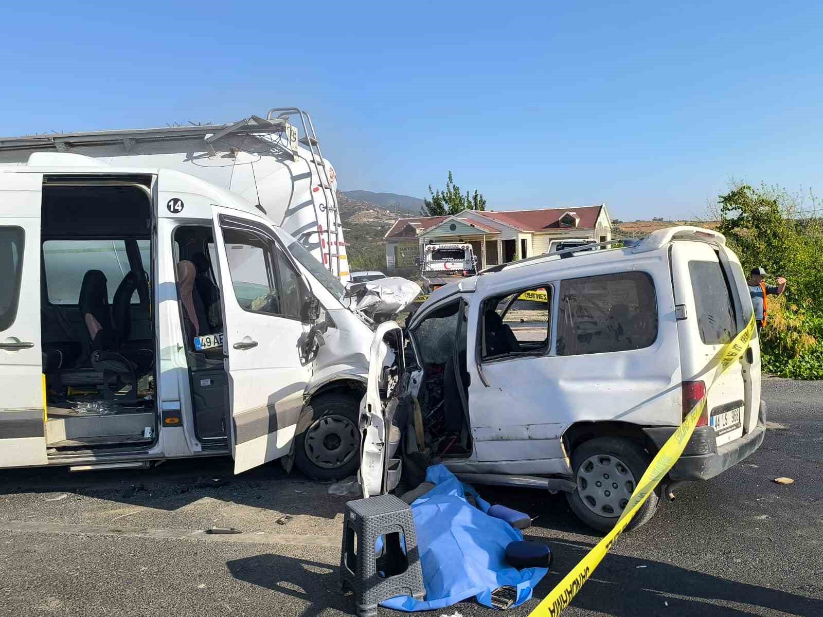 İzmir’de feci kaza: 1 ölü, 13 yaralı