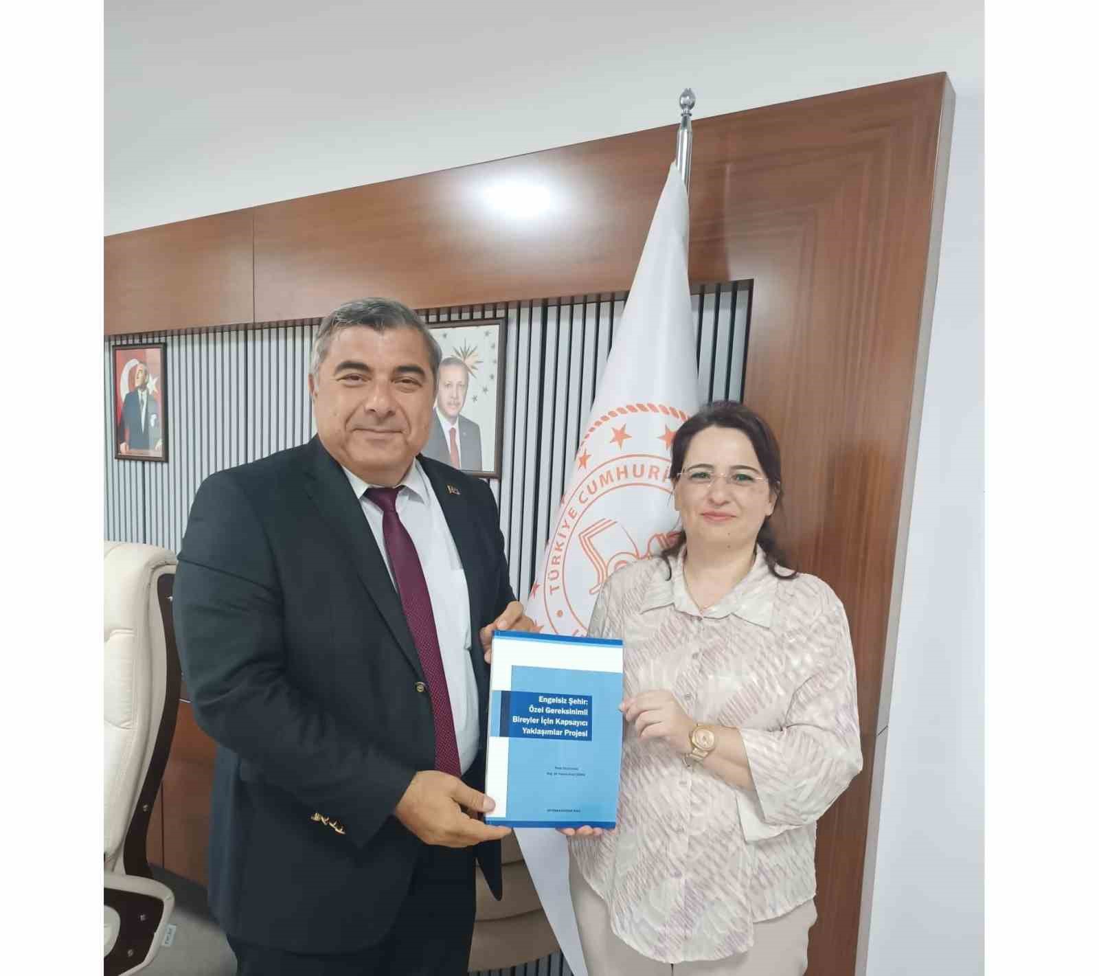 Çalıştay raporu Sünnetci’ye sunuldu