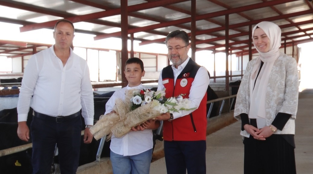 Bakan Yumaklı: "2026’dan itibaren her yıl 200 bin baş hayvanı kendi üreticimizden karşılayacağız"