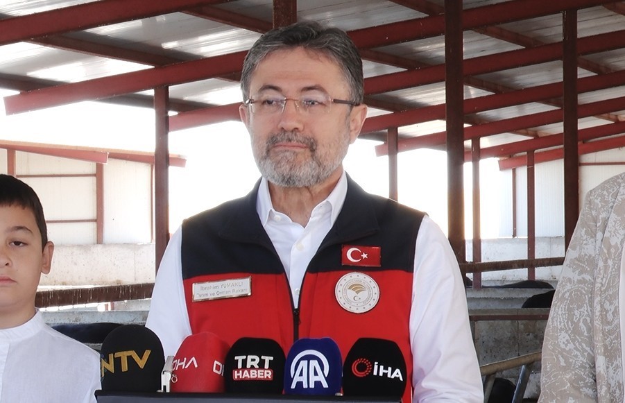 Bakan Yumaklı: "2026’dan itibaren her yıl 200 bin baş hayvanı kendi üreticimizden karşılayacağız"
