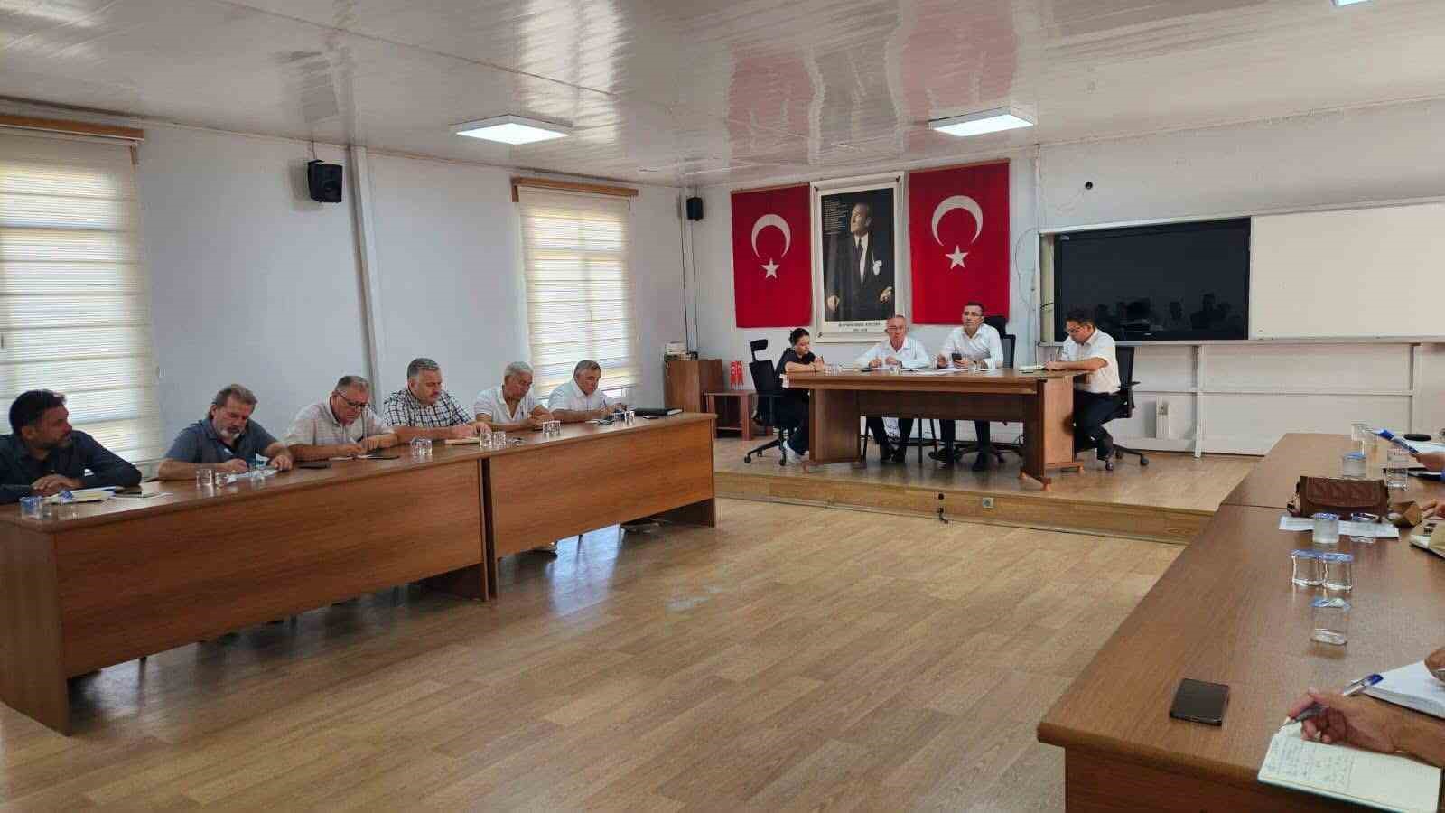 Yeni eğitim-&ouml;ğretim yılı &ouml;ncesi m&uuml;d&uuml;rler buluştu
