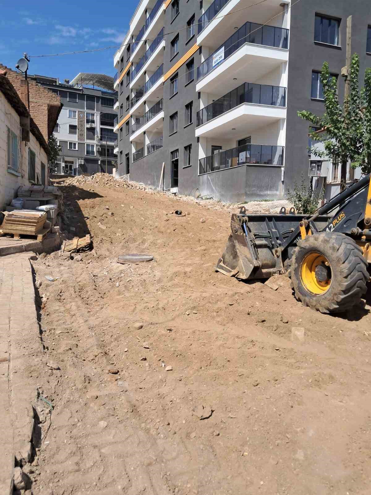 Sultanhisar&rsquo;da yol yenileme &ccedil;alışmaları devam ediyor
