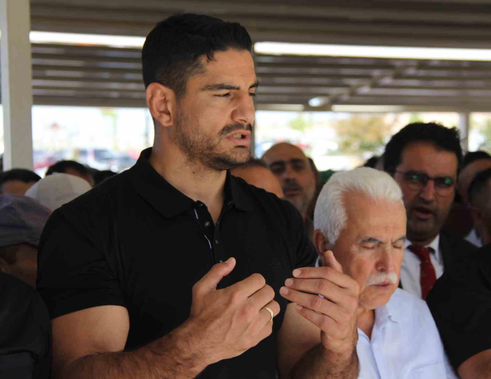 Taha Akg&uuml;l&rsquo;&uuml;n dedesi son yolculuğuna uğurlandı
