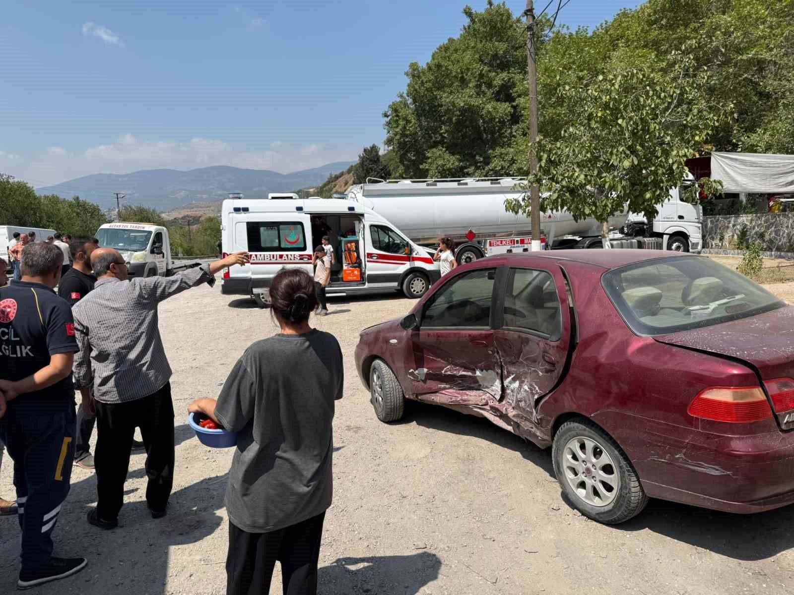 Osmaniye’de otomobillerin çarpıştığı kazada 3 kişi yaralandı