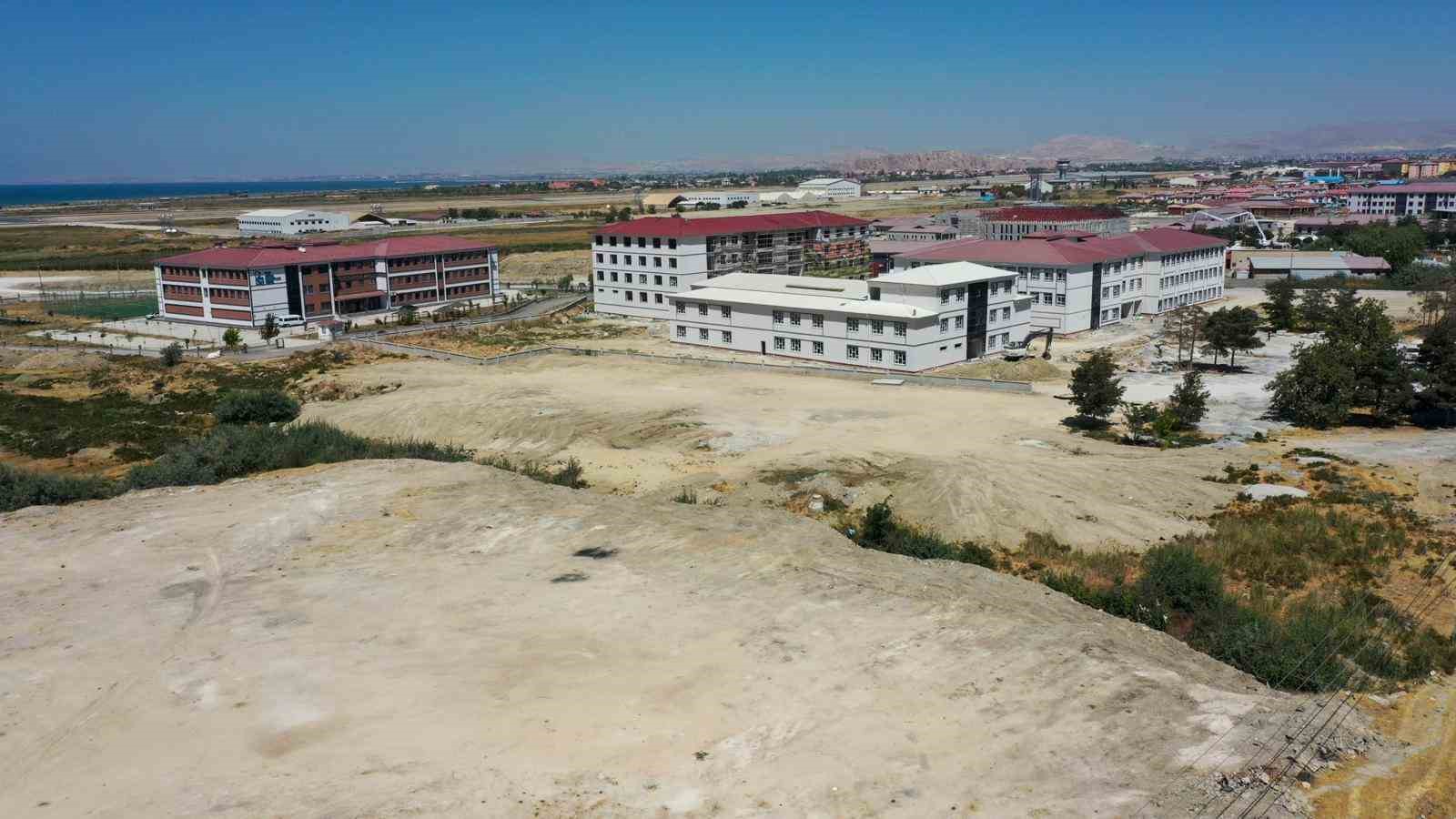 Van&rsquo; B&uuml;y&uuml;kşehir Belediyesi bir ay i&ccedil;inde 35 noktada 9 bin 31 metrek&uuml;p hafriyat temizlendi
