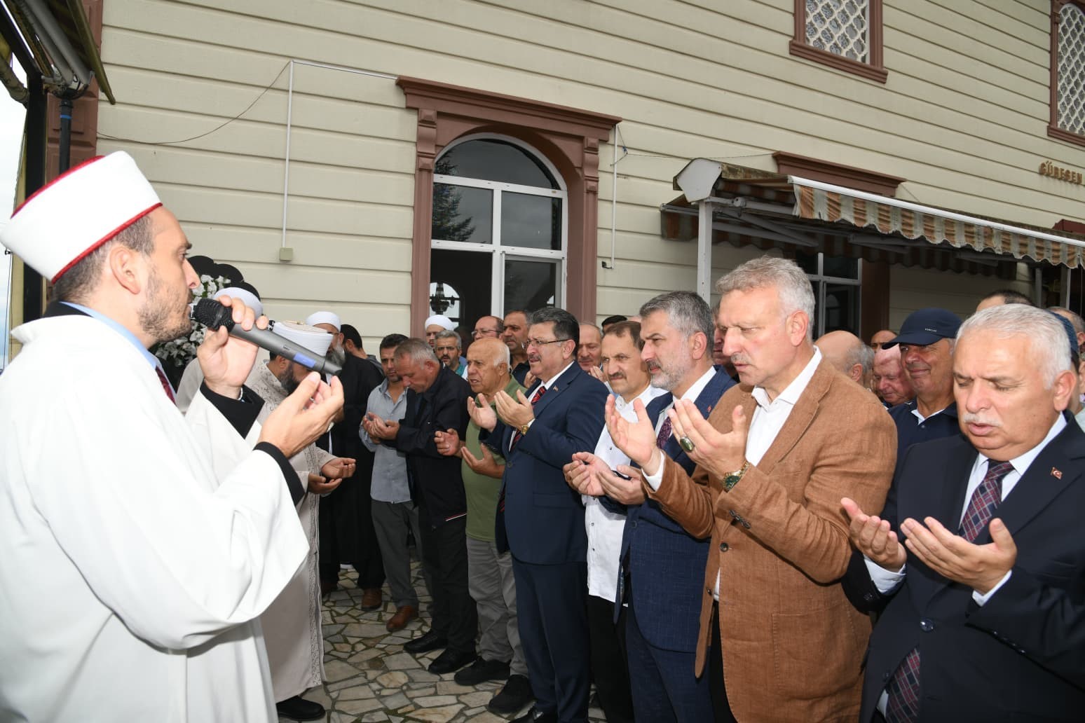 Of’ta denizde boğularak hayatını kaybeden gence son görev