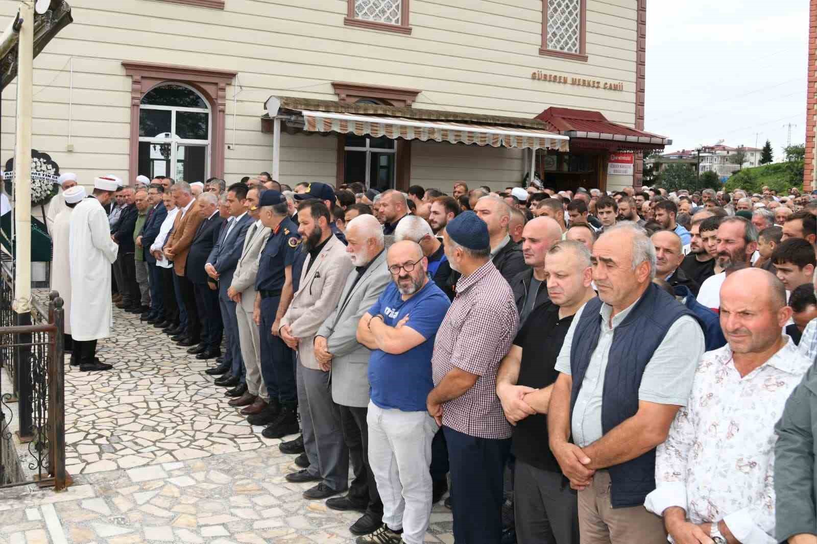 Of&rsquo;ta denizde boğularak hayatını kaybeden gence son g&ouml;rev
