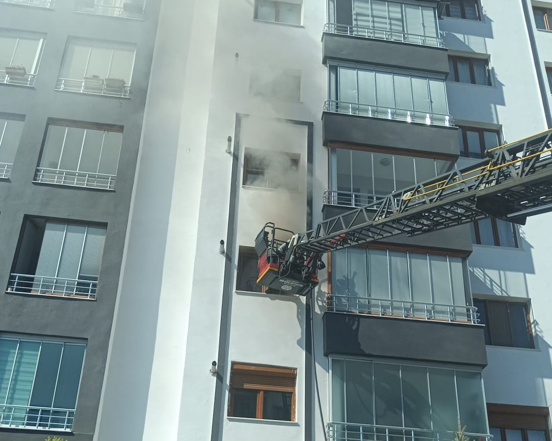 Malatya&rsquo;da ev yangını
