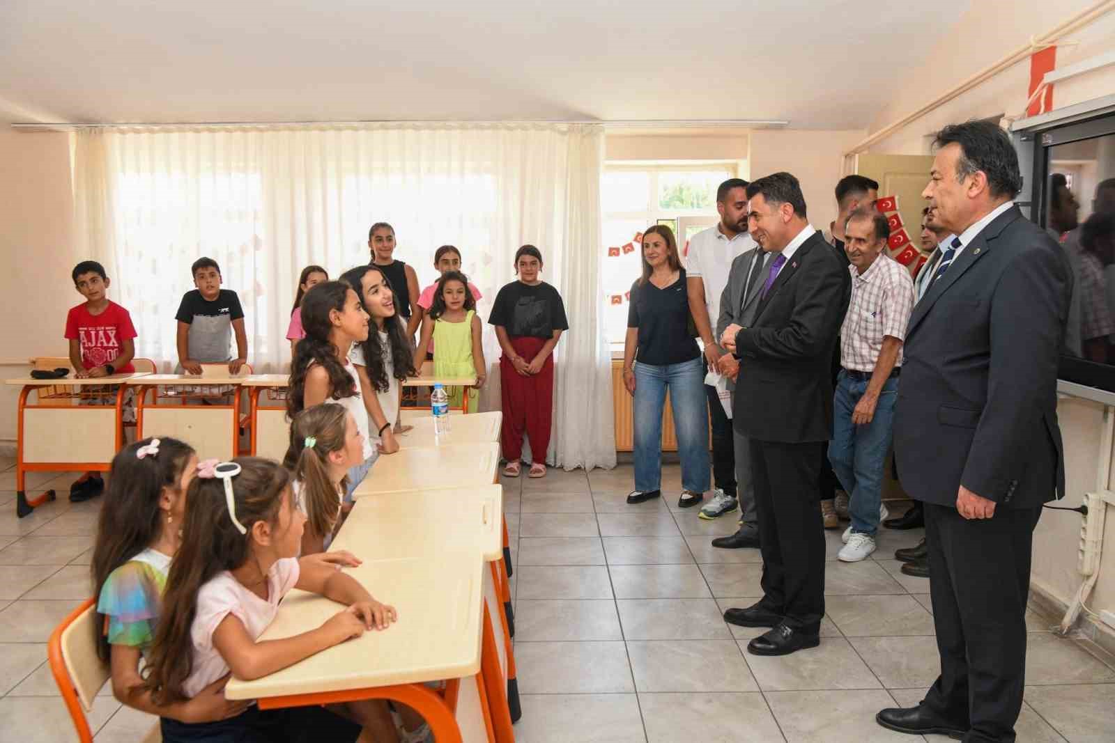 Tunceli’de halı saha bakım onarım protokolü