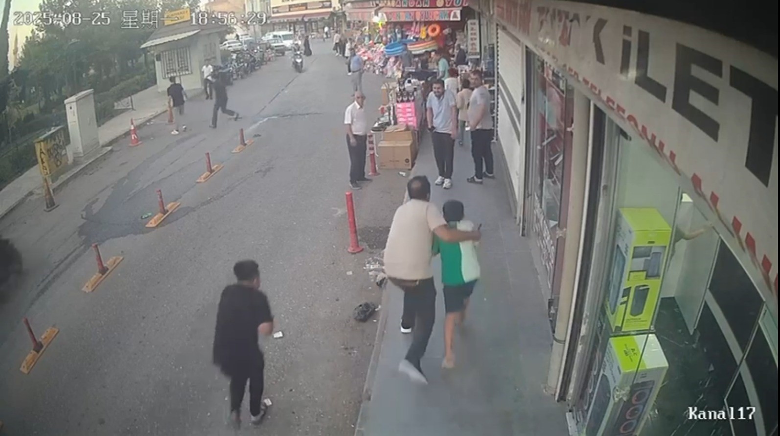 Şanlıurfa’da otele silahlı saldırı anları kameraya yansıdı