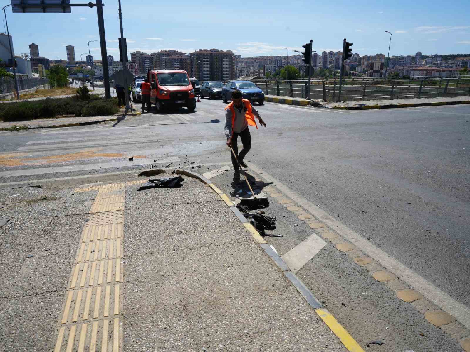 Kastamonu’da yolcu minibüsü ile hafif ticari araç çarpıştı: 10 yaralı