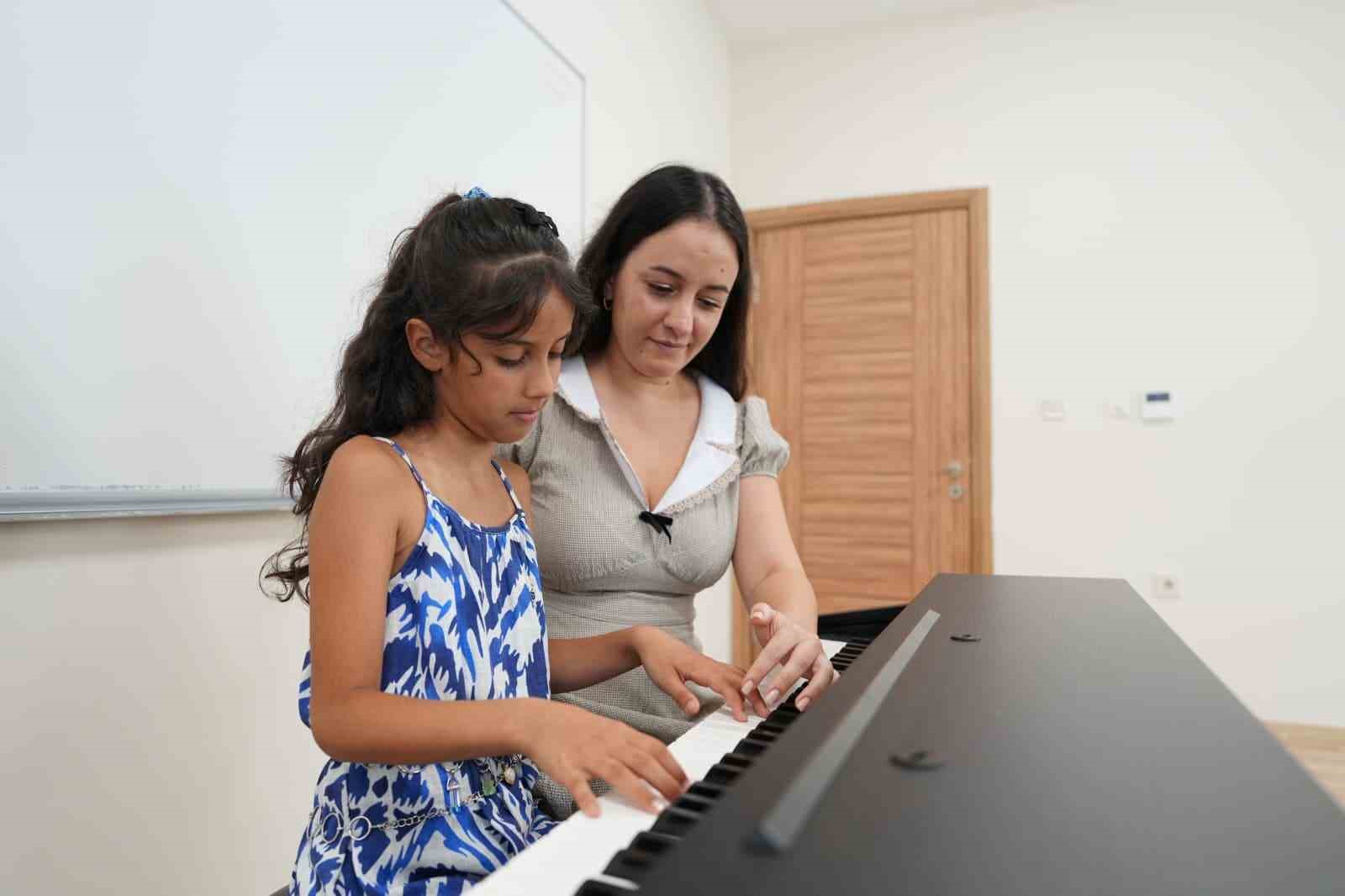 Konyaaltı&rsquo;nda geleceğin sanat&ccedil;ıları yetişiyor
