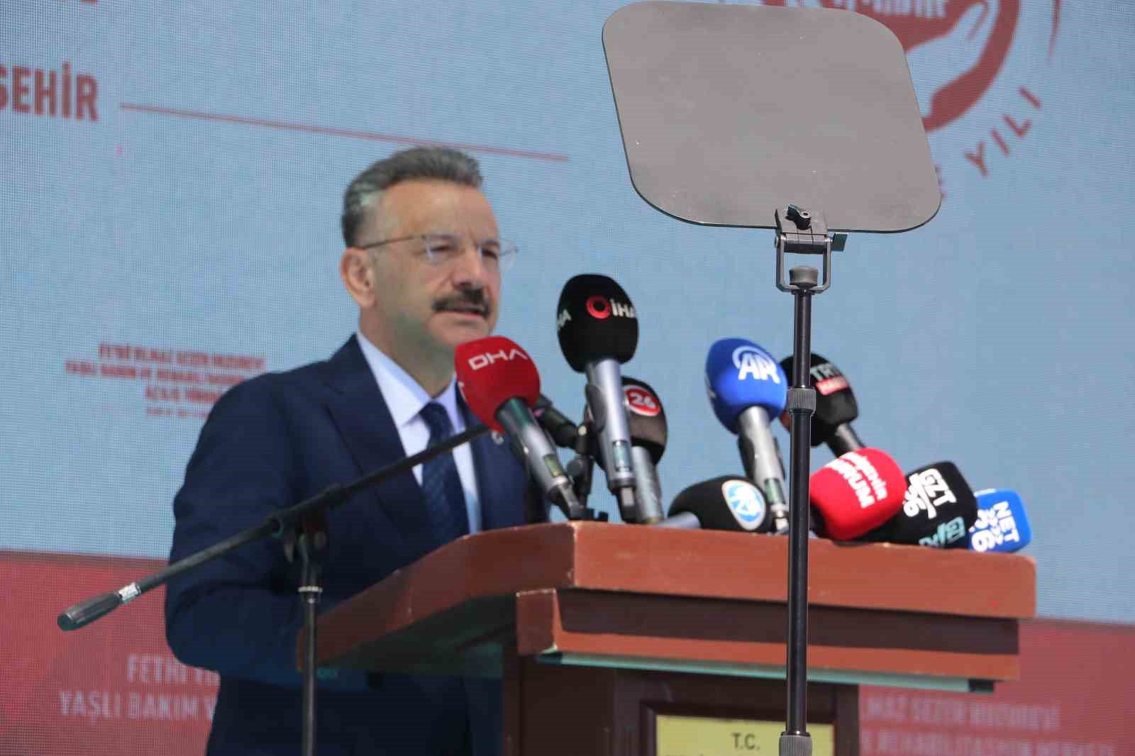 Bakan Göktaş: "Türkiye’de 29 bin 615 yaşlımız yatılı bakım ve rehabilitasyon hizmetinden faydalanıyor"