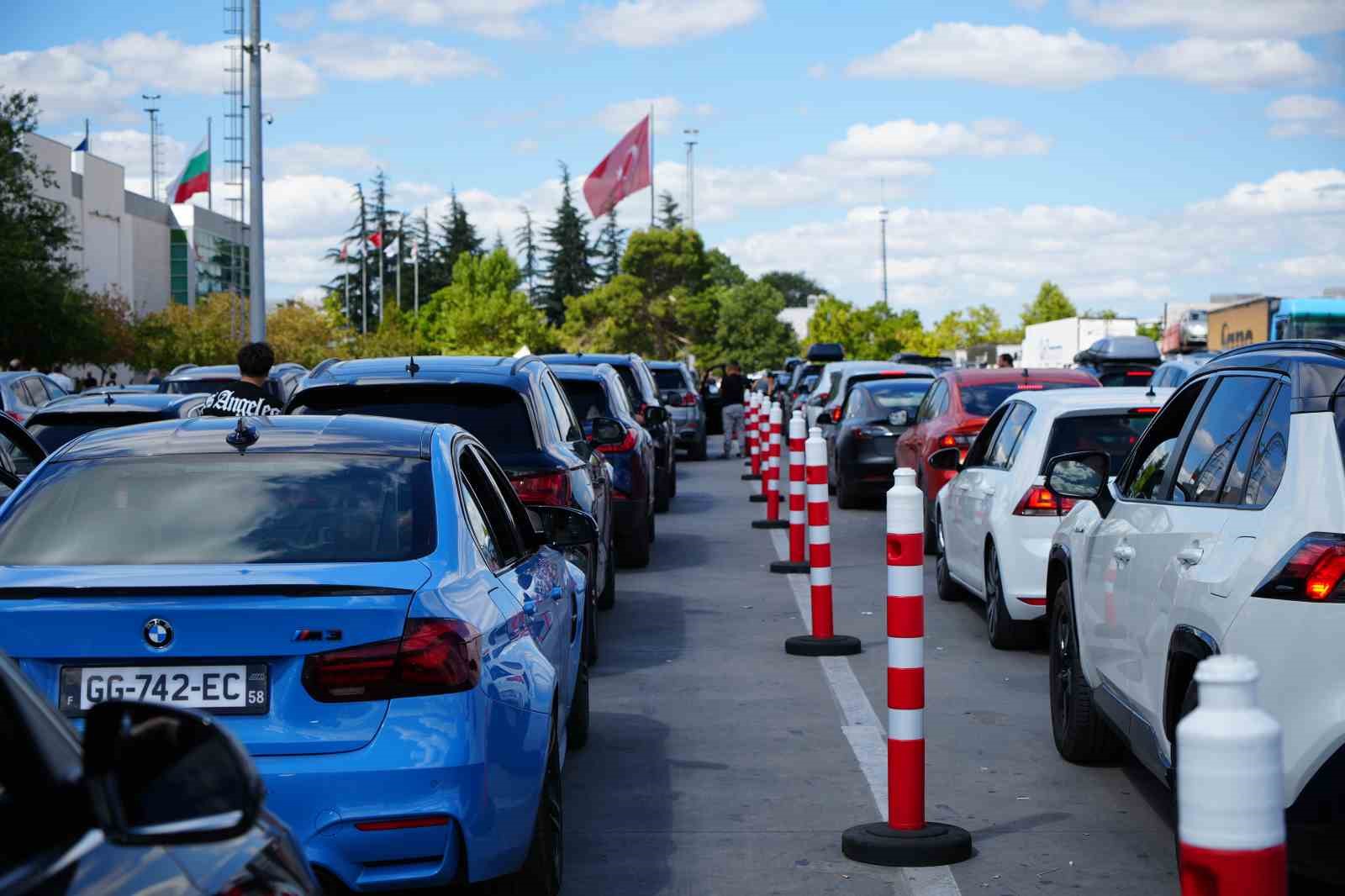 Kapıkule’de dönüş yoğunluğu sürüyor