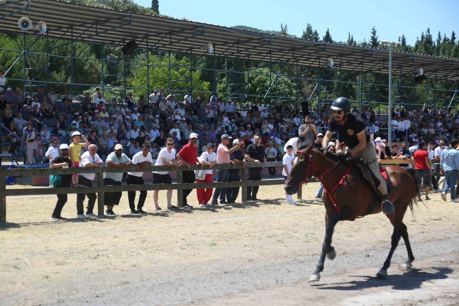 Rahvan at yarışları heyecanında sıra Gölcük koşusunda