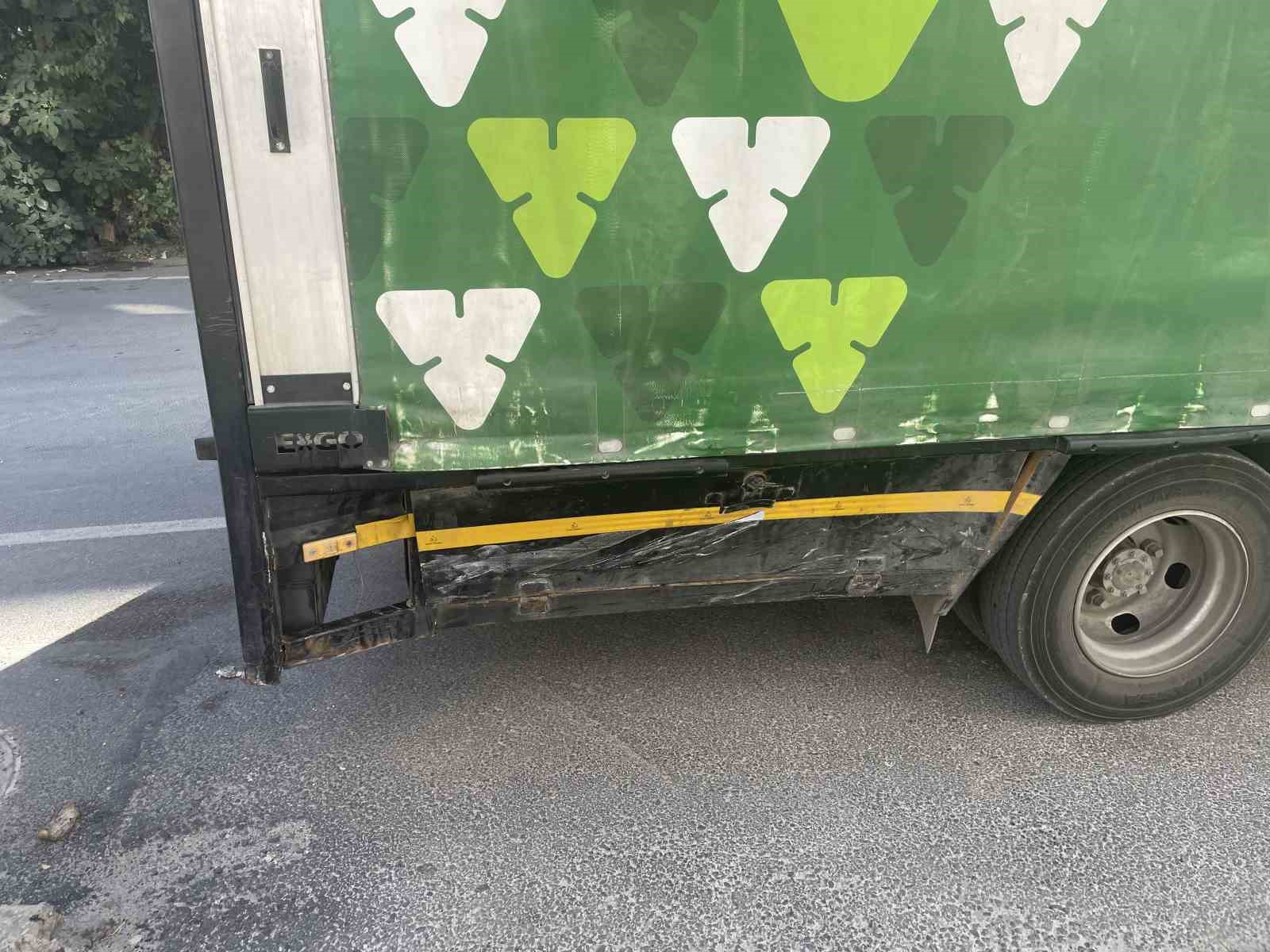 Tekirdağ&rsquo;da kamyonet otomobille &ccedil;arpıştı: 2 yaralı
