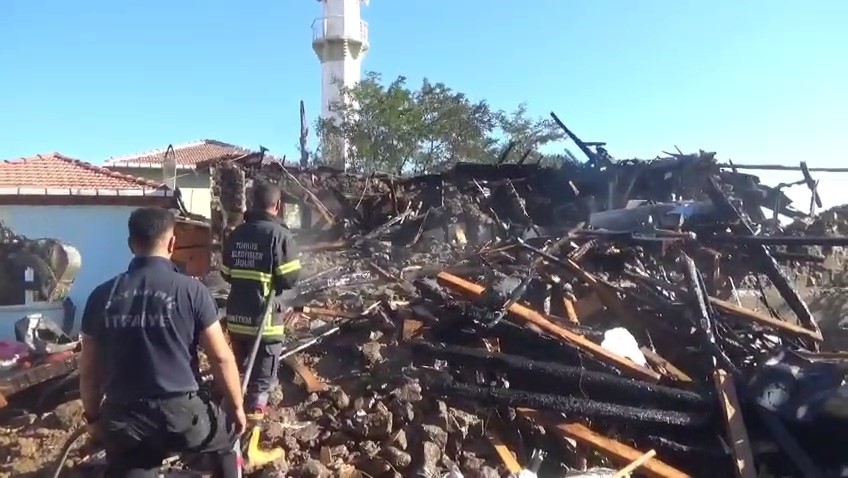 Çanakkale’de imamın evi yandı