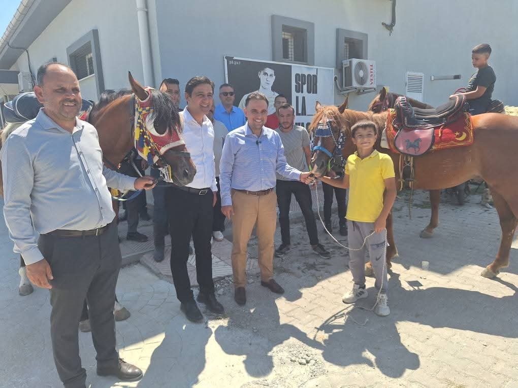 Baybatur Selendi’de esnaf ve partililerle buluştu