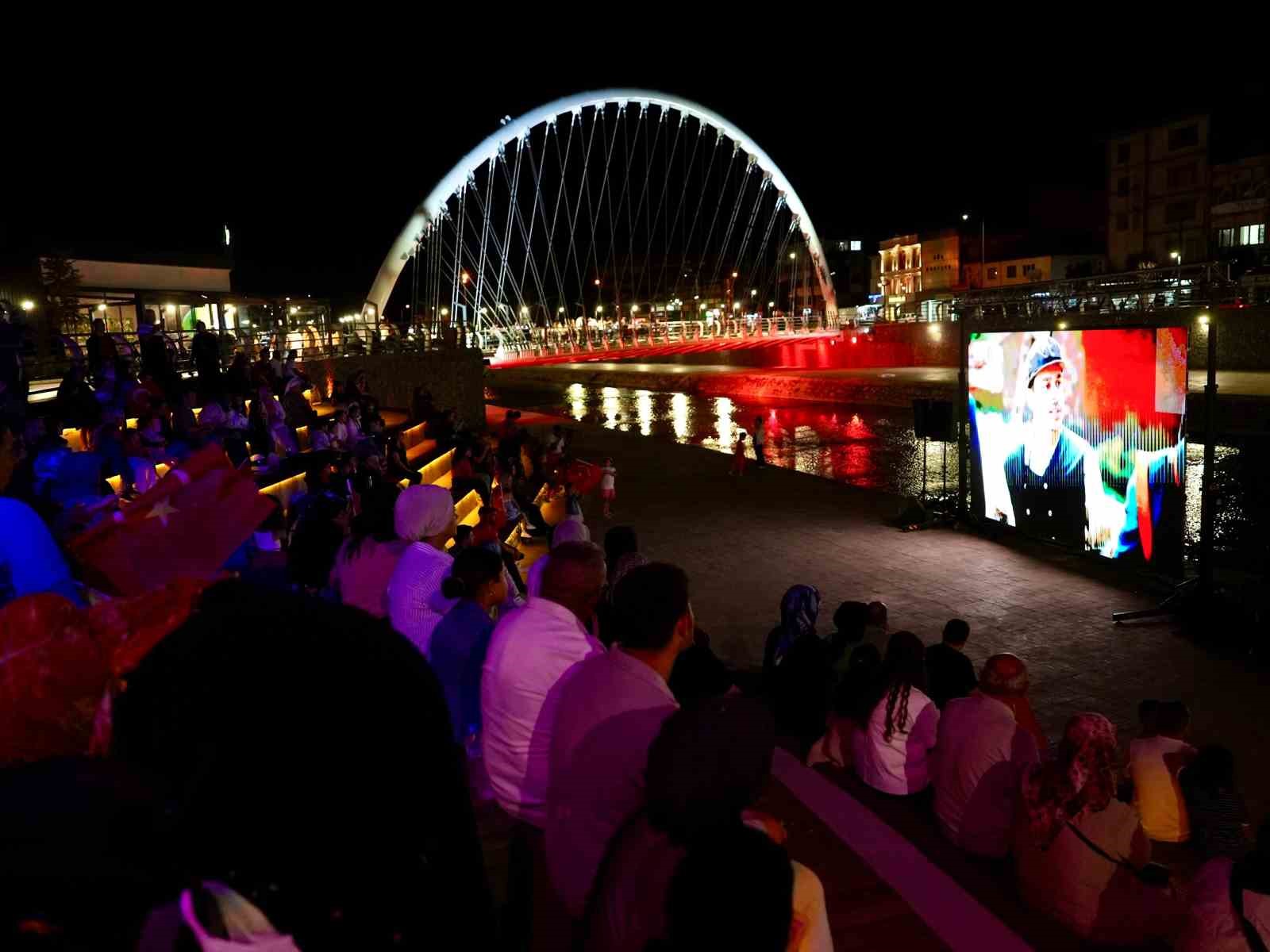 D&uuml;zcelilere 30 Ağustos s&uuml;rprizi
