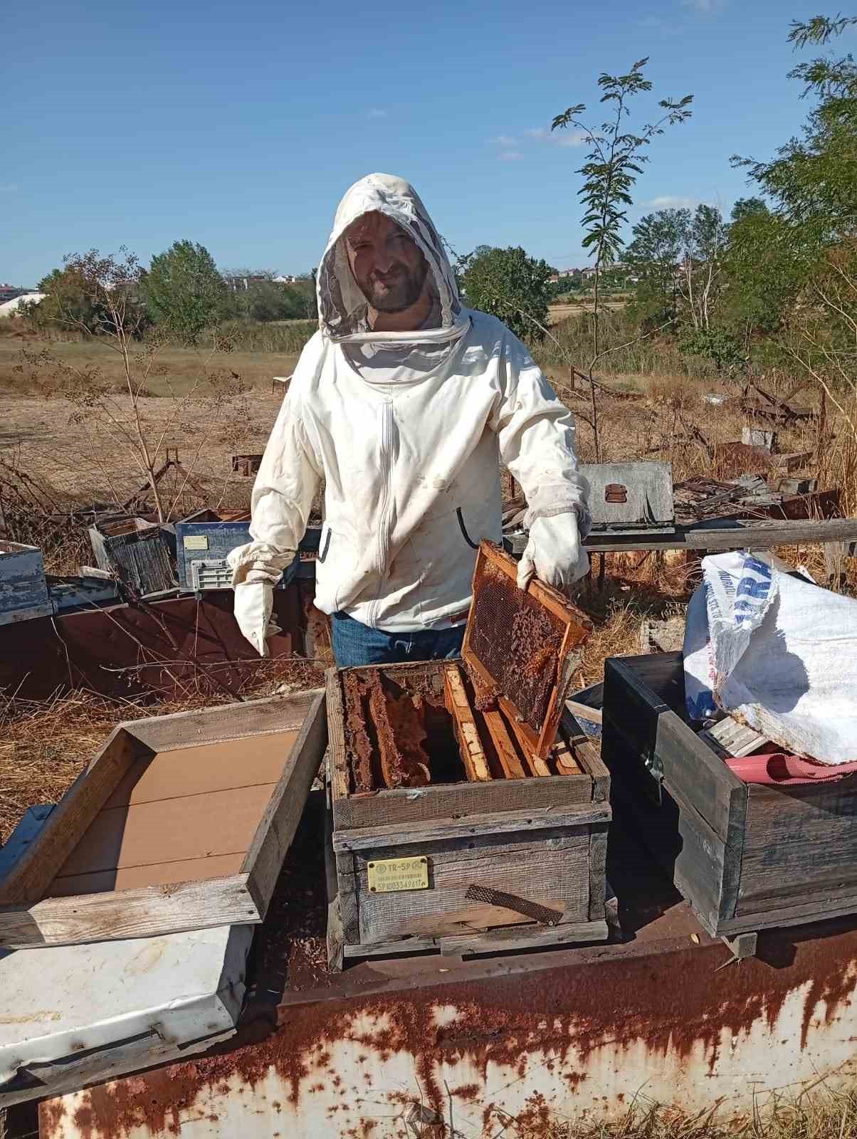 Muratlı&rsquo;da bal &uuml;reticileri hasattan memnun
