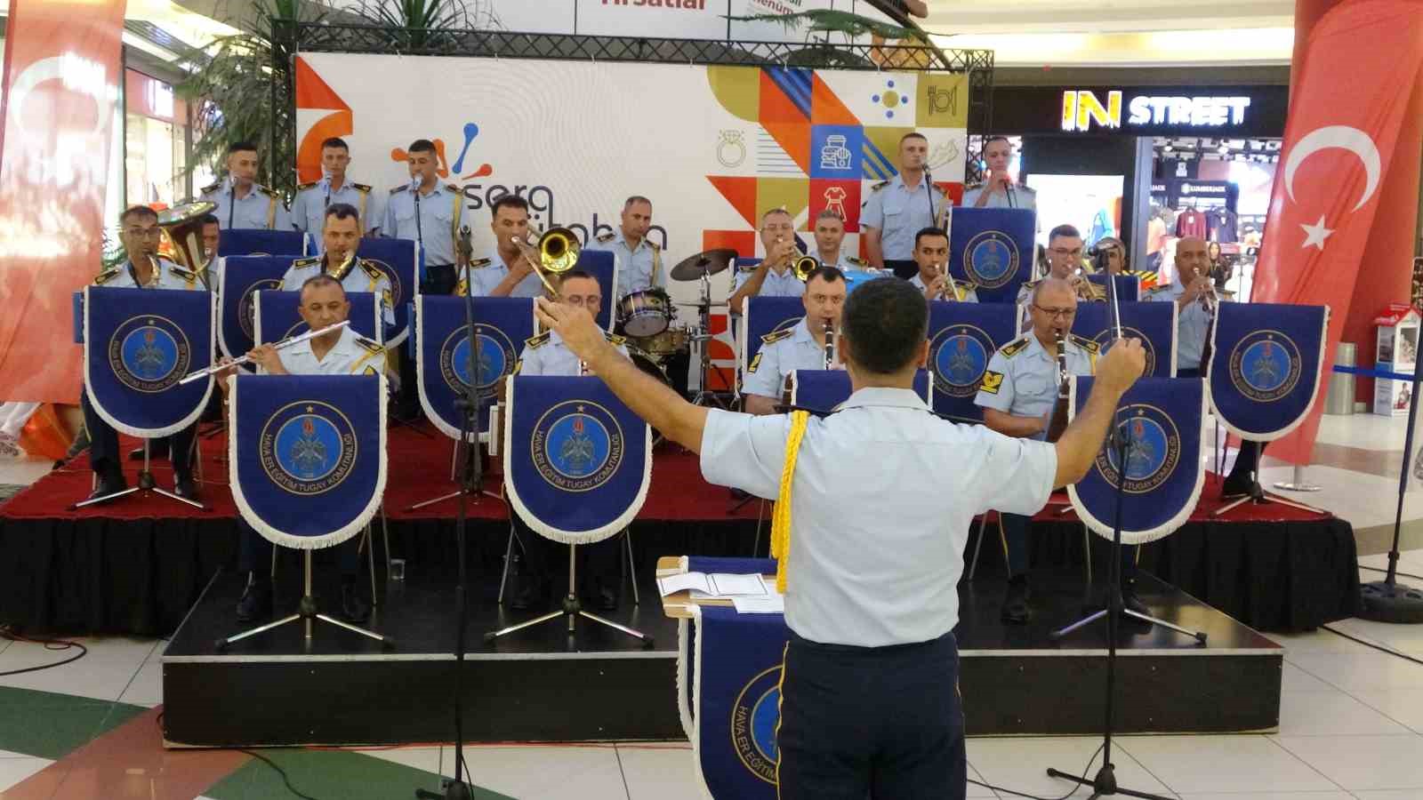 Kütahya’da Tugay Bandosu’ndan Zafer Bayramı konseri