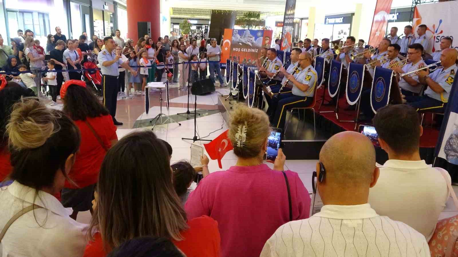Kütahya’da Tugay Bandosu’ndan Zafer Bayramı konseri