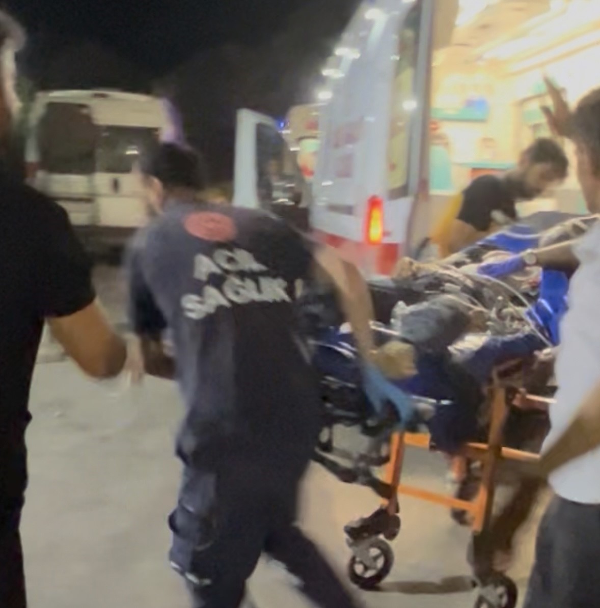 Sokak ortasında saldırıya uğrayan genç hayatını kaybetti