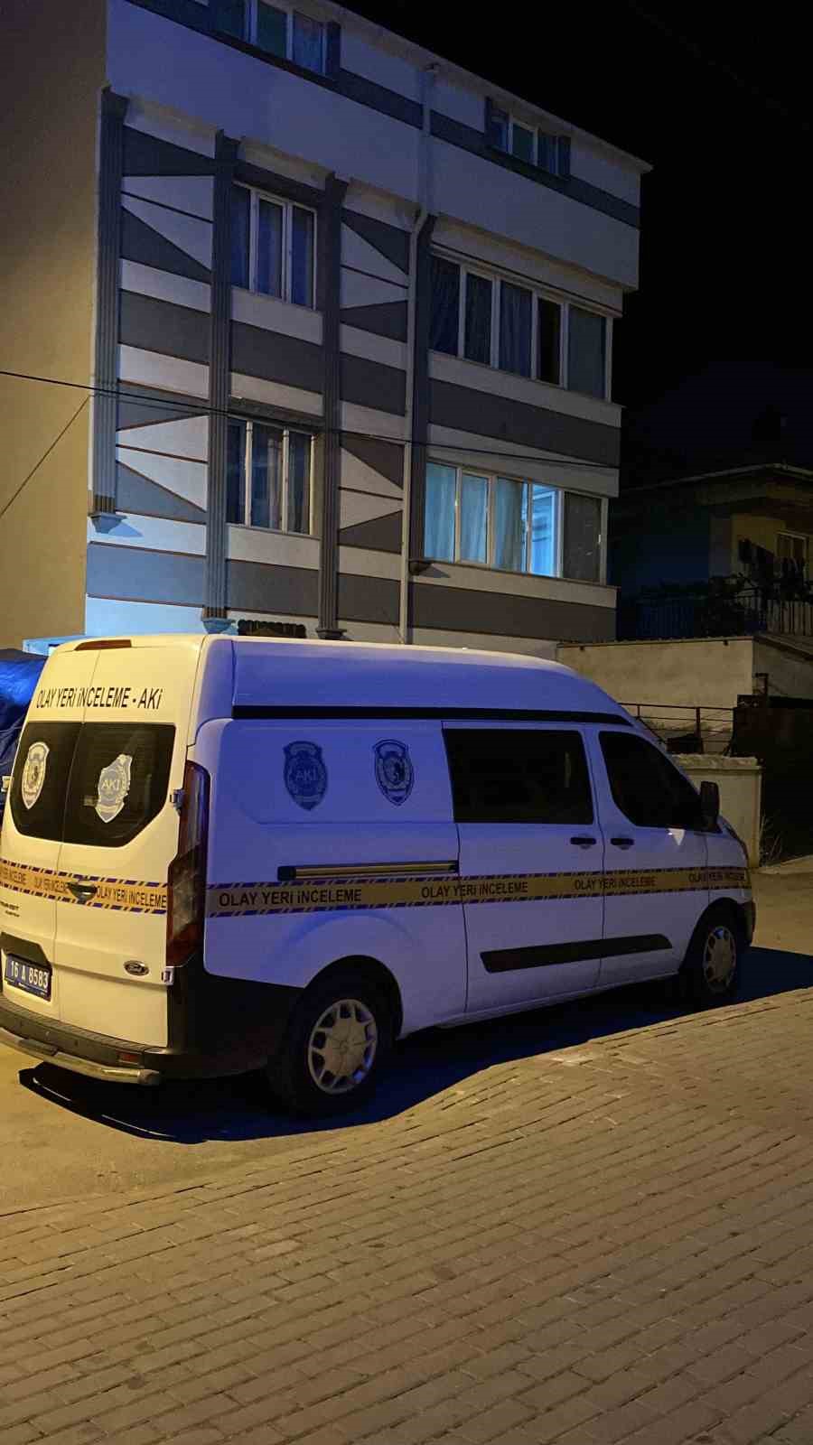 Bursa’da 3. kattan düşen genç kız ağır yaralandı