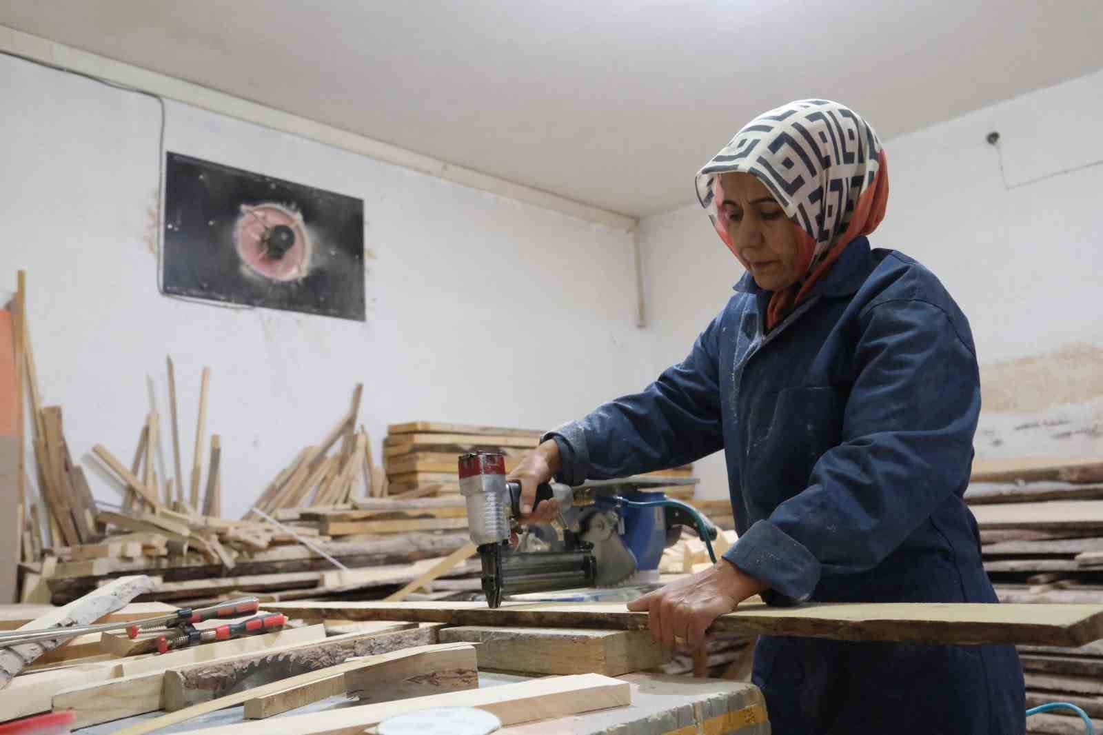 Kadın girişimci tek başına hem üretiyor hem onarıyor!