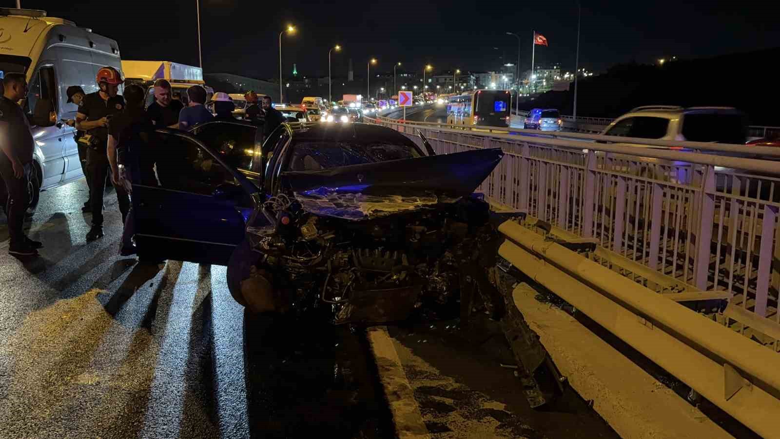 Arnavutk&ouml;y&rsquo;de feci kaza: 3 yaralı
