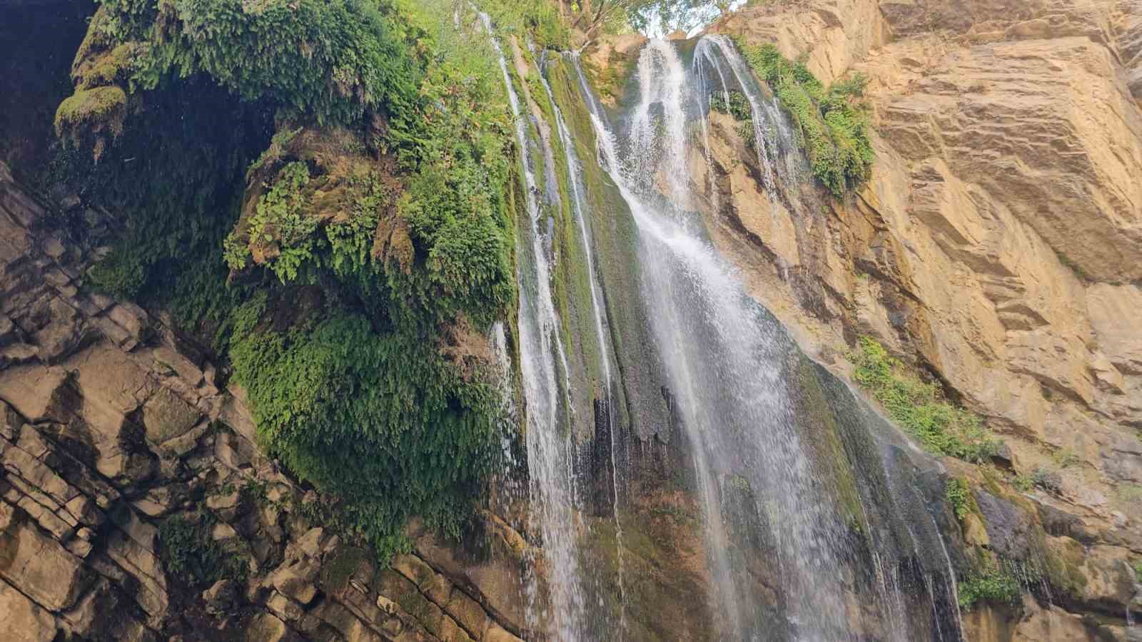 Hakkari Kaval Şelalesi&rsquo;ne yoğun ilgi
