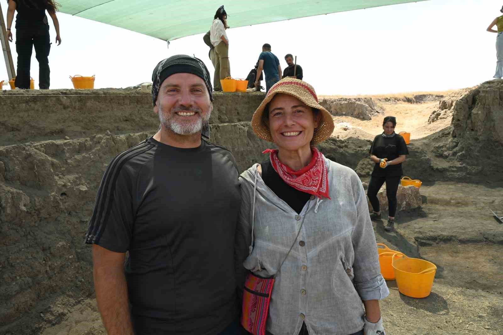 (ÖZEL) Eskişehir’deki arkeoloji çalışmalarına 3 yıldır gönüllü olarak katılıyor