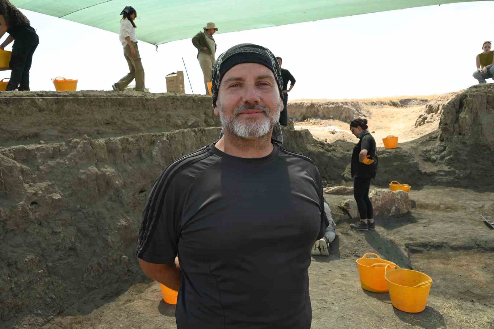 (ÖZEL) Eskişehir’deki arkeoloji çalışmalarına 3 yıldır gönüllü olarak katılıyor