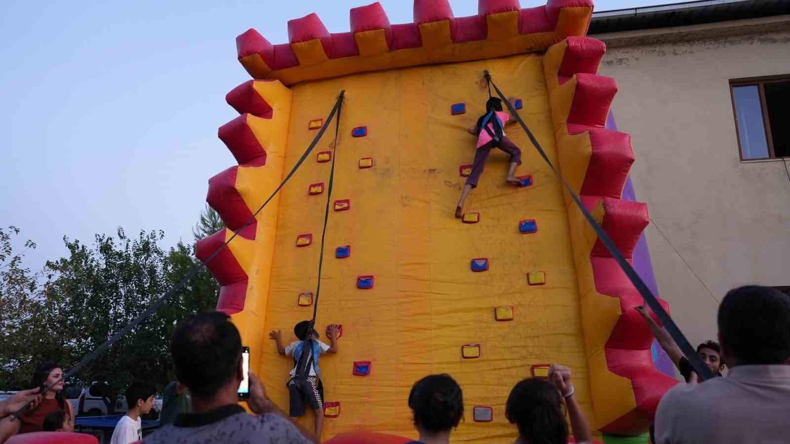 Diyarbakır&rsquo;da &ccedil;ocuklar geleneksel oyunlarla eğlendi
