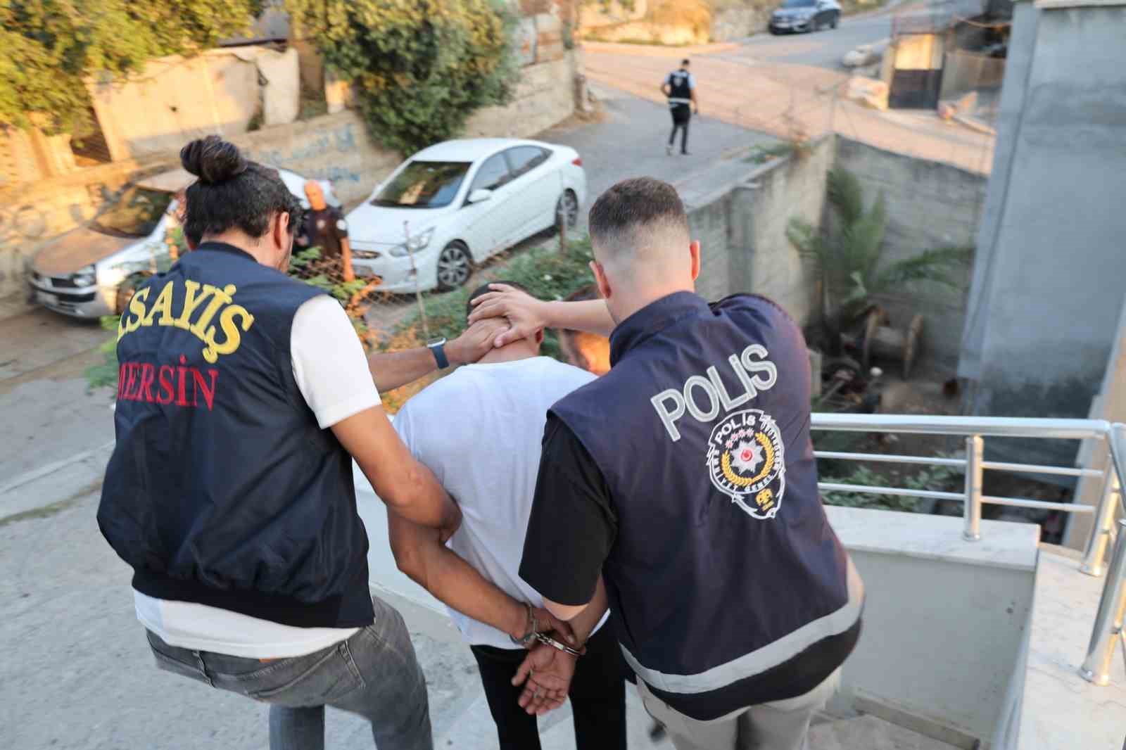 Mersin’de eş zamanlı operasyon: 21’i hükümlü 56 şahıs yakalandı