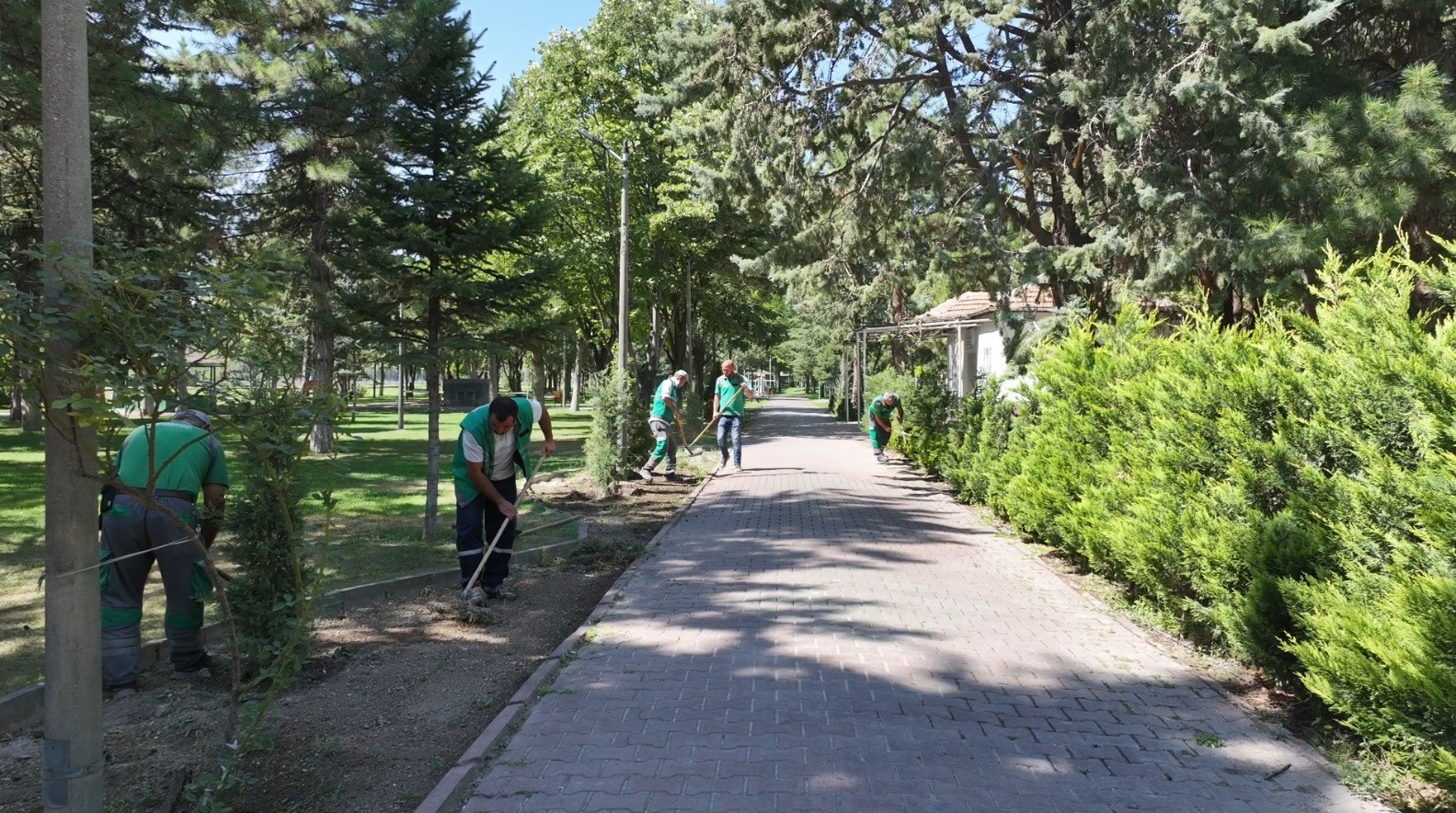 Başkan Çolakbayrakdar: "Yeter ki 1 metrekare kamuya ait olsun, hızla park yapıyoruz"