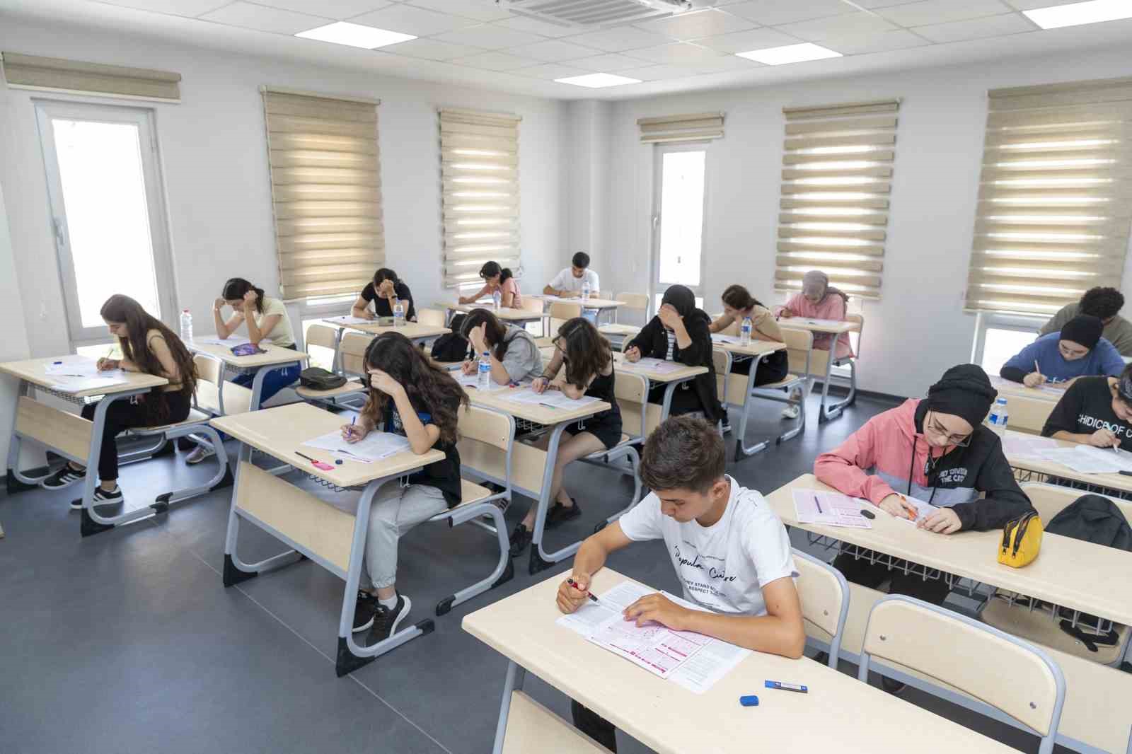 Mersin&rsquo;de bin 554 &ouml;ğrenci &uuml;cretsiz kurslarla &uuml;niversiteli oldu

