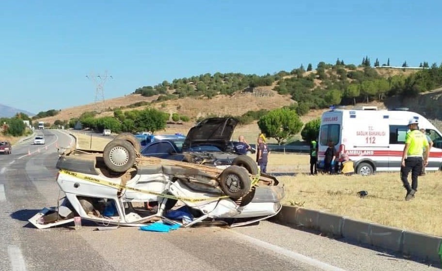 Manisa&rsquo;da trafik kazası: 1 &ouml;l&uuml;, 3 yaralı
