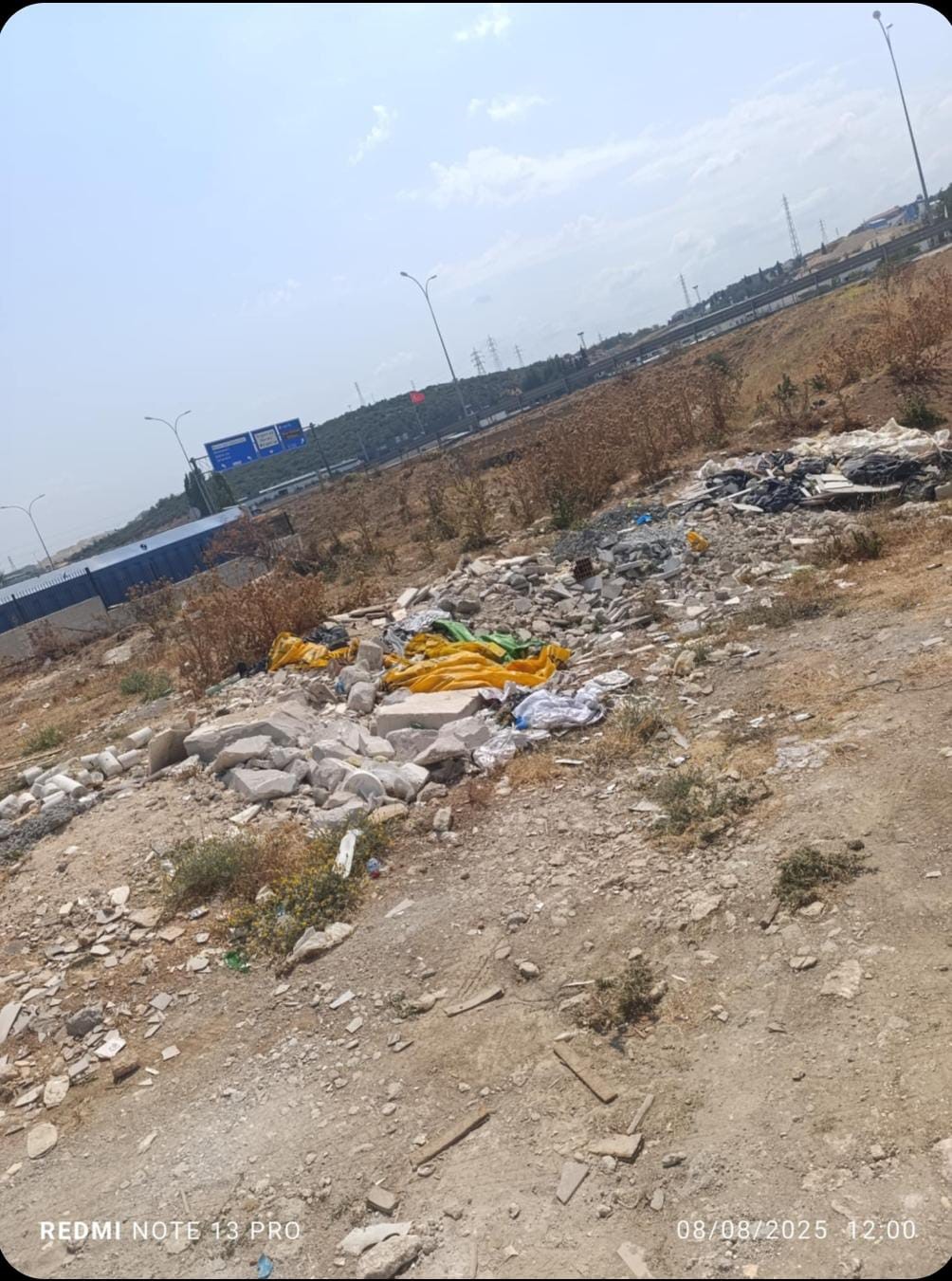 Bilecik Devlet Hastanesi etrafını &ccedil;&ouml;pler sardı
