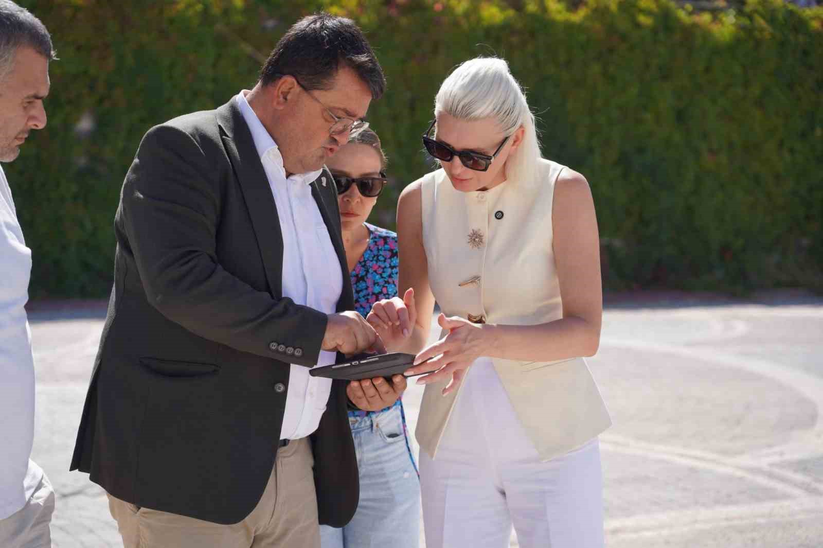 Bilecik&rsquo;te k&ouml;t&uuml; bir g&ouml;r&uuml;nt&uuml; sergileyen dikey bah&ccedil;e elden ge&ccedil;iyor
