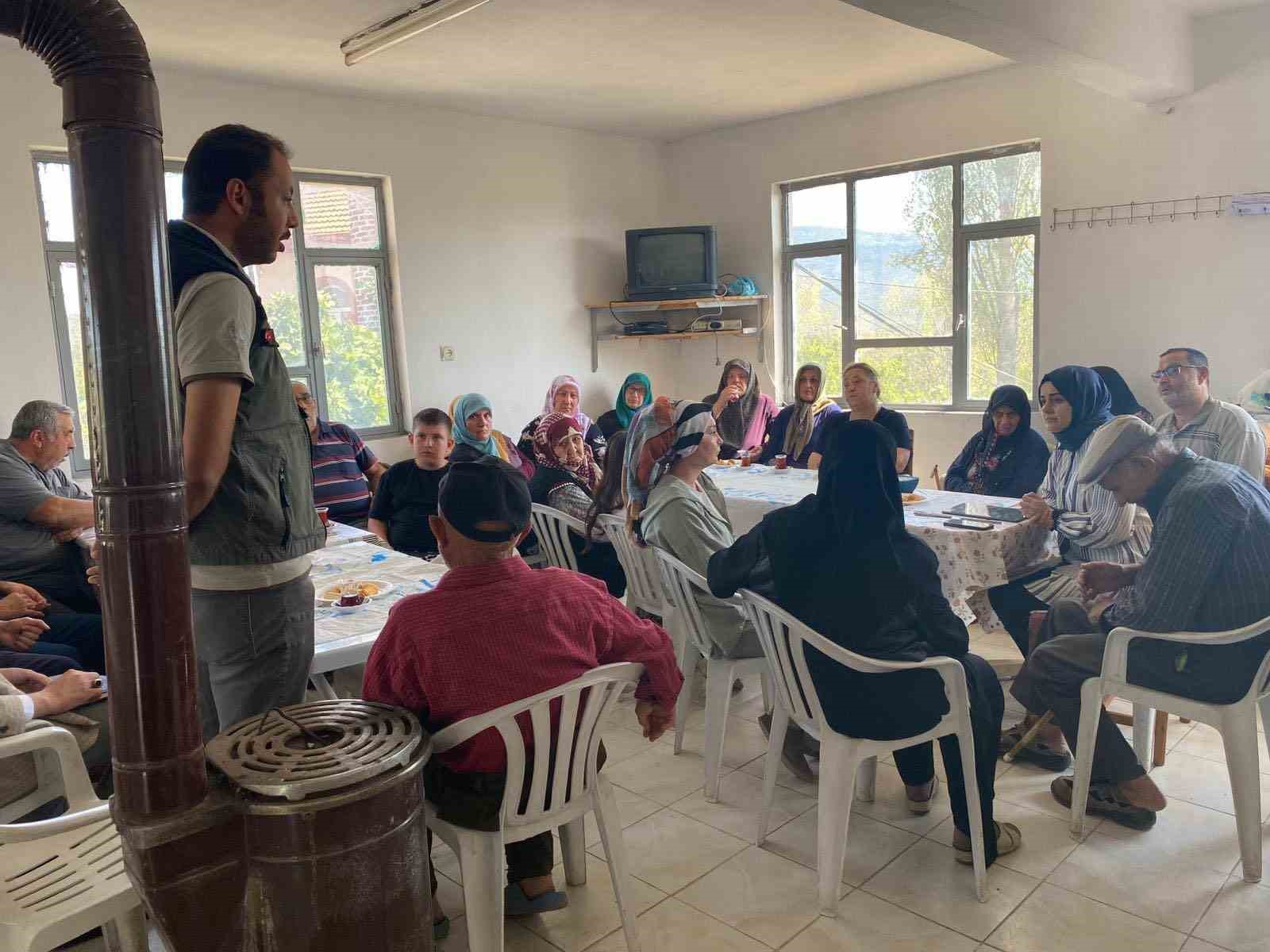 Kaymakam Kılı&ccedil;, K&uuml;&ccedil;&uuml;ksusuz K&ouml;y&uuml;&rsquo;nde vatandaşlarla buluştu
