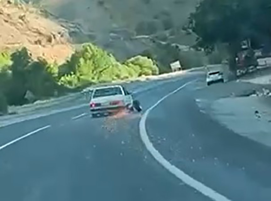 Tofaş Şahin&rsquo;in seyir halindeyken tekeri koptu, facianın eşiğinden d&ouml;n&uuml;ld&uuml;
