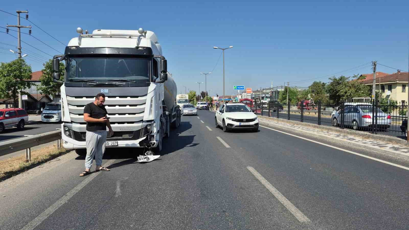 &Ccedil;imento y&uuml;kl&uuml; silobas otomobile &ccedil;arptı: 2&rsquo;si &ccedil;ocuk 7 kişi yaralı
