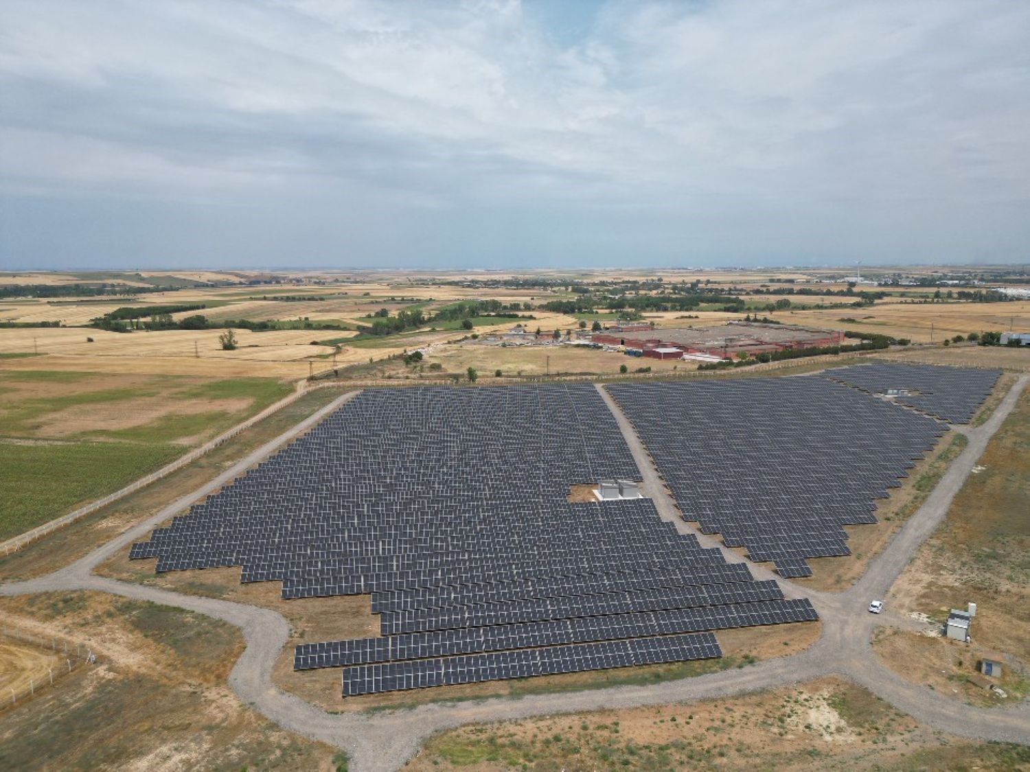CW Enerji’den Tekirdağ’a 9 bin 863,6 kWp’lik arazi GES